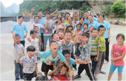 ��h������W(xu��)���������Єӡ��F(tu��n)�֧�̵��c�ǏV���ό����Rɽ�h��կ�l(xi��ng)¡��С�W(xu��)��7��18�գ�����?y��u)麢�ӂ��e�k��Ȥζ�\�ӕ�������������K������^�ӣ�����������Ŀ������ʮ�֟������\�ӕ���Ļ����֧����c���ӂ��_�ĺ�Ӱ��