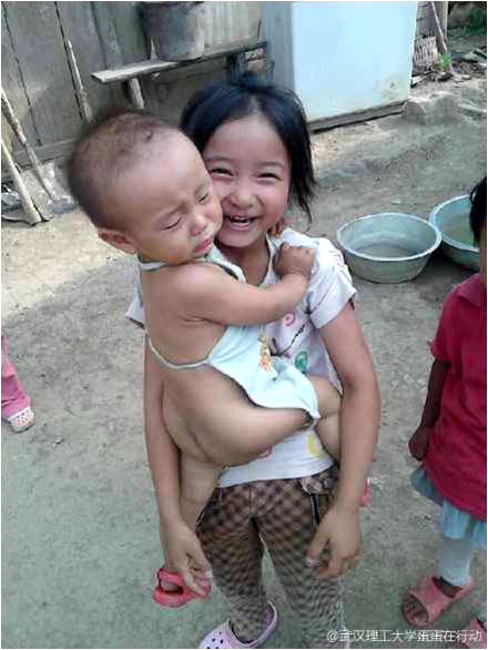 7��17�������������Єӡ��F���η�ꠌ�֧�̵ĺ��ӂ��M���˼��L�����o���ӂ���ȥ�˺��ε�������һ��꠆T�f�����F(xi��n)�ڽK���˽⺢�ӂ�?y��u)�ʲô���t����߀�О�ʲô���С�С���֡���С�������@���ɽ·��ĺ��y�����еĺ����όWǰ߀���Ƚoţ��ݡ������D�ϵ�СŮ���mȻ���g���󣬵���ܵ��ѽ�(j��ng)ʮ�֋�����