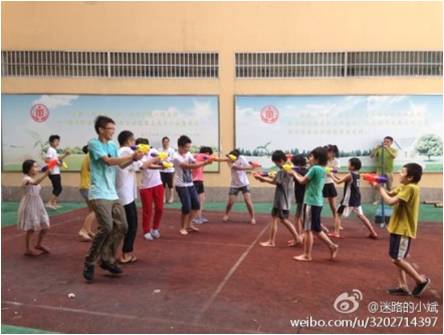 ���ݴ�W(xu��)�������� ���(hu��)��(sh��)�`�(du��)����7��7����20�Ձ��������о������������M(j��n)���P(gu��n)ע���˃�ͯ�Ĺ�����(d��ng)������?y��u)����˃�ͯ�ṩ���������|(zh��)�ϵ�֧�֣�һ�����(du��)�T�o���˃�ͯ��ˇ�g(sh��)���w�����Ļ����n������һ�����(du��)�T�tȥ��ٍ�X�������˃�ُͯ�I�������Ʒ�͌W(xu��)��(x��)��Ʒ���D�顰�������(du��)�T�c���˃�ͯ�������e�С���ˮ��(ji��)�����F(xi��n)���gЦ�Z��һƬ�g�v��