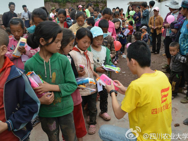 7��28������(j��ng)�v��2��(g��)��С�r(sh��)��ɽ·���Ĵ��r(n��ng)�I(y��)��W(xu��)����·ꖹ⡱�F(tu��n)�(du��)�I���Đ������Y���(du��)�T�ʹ���Ĺ�ͬŬ�����\(y��n)���˴���K���͵��˺��ӂ���������