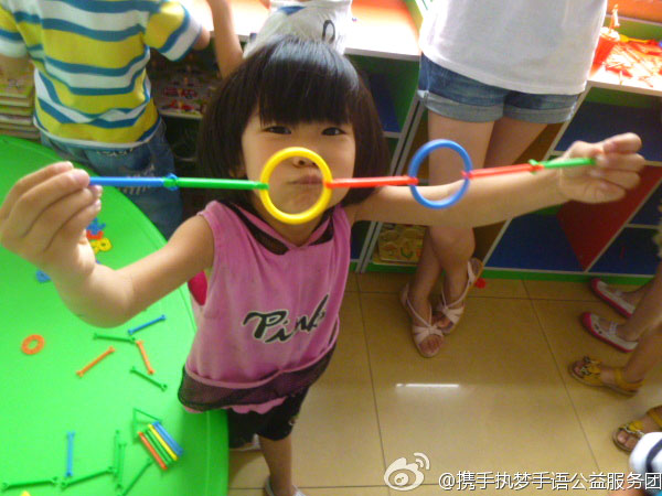 7��8����8��15����ɽ�|������W(xu��)���y�ֈ�(zh��)��(m��ng)�����Z�������(w��)�F(tu��n)��ɽ�|�Ͳ��e�k�˞���37��Ĺ�����(d��ng)�������������؅^(q��)���L�@����ͯ�ļ�ͥ���˽Ⲣӛ��@����ͯ����ͽ�����r���_չ�o�ϵK���Z��Ӗ(x��n)�����D��ɽ�|ʡ�Ͳ��а��`����(f��)���ĵĺ��ӂ�չʾ�����Ą�(chu��ng)���ֹ���