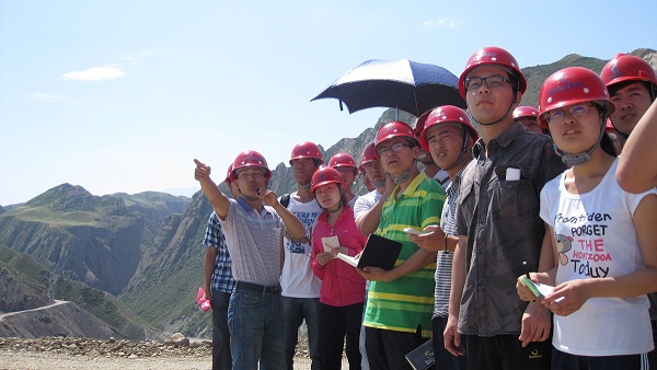 7��9����ʯ���Ӵ�W(xu��)��������顱�F(tu��n)�(du��)�ڶ���ǰ����˹����ˮ���м~���̣���(sh��)���{(di��o)�п�˹����ˮ���м~���̵ĵ��|(zh��)��r���D���(du��)�T��?c��)��J(r��n)�� ȡ�����ώ����v����