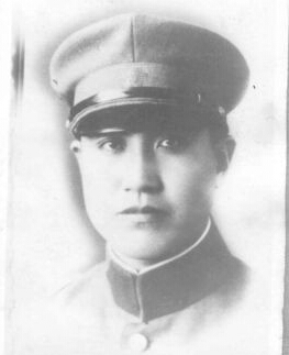 �������h�壬�|���d������1908������������ڵ�����ͥ���x�켽܊�^(q��)�Γ�܊˾��T��1924���M��|���v���������I(y��)����У����У�̹���1931�����Rռɽ�������У�����������˽��򿹑�(zh��n)�Ȍ�������(zh��n)��1936���κӱ����h��܊��У����(d��o)�L��1938��8���ʲ����x����꠱��x�켽܊�^(q��)��ʽ������x�켽܊�^(q��)�Γ�܊������˾��T��1939������Ї����a(ch��n)�h��1940���ڰوF���(zh��n)�Љ��Ҡ������r��32�q��