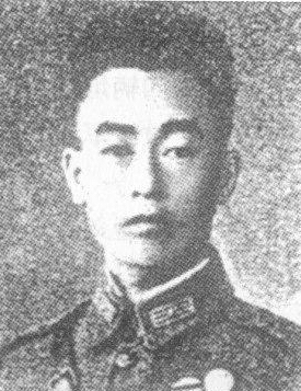 ����t��1905��9�������F��ʡ�󲨿h�ˡ�1926���������S��܊�ٌW(xu��)У��5�ڲ����ƌW(xu��)��(x��)��1937��������t�����ʲ�������������������(zh��n)��ؓ(f��)؟(z��)���ؼζ�һ�������˔��˶���M(j��n)������������(zh��n)��������t�����ʲ��D(zhu��n)�Ƶ����֮����(zh��n)���_ʼ�Γ��������܊�{(di��o)����(y��u)�ݱ�����������t�c������ʿ�����ڽ��u�I(l��ng)������t��������ʿ���c��܊����(zh��n)������ҹ�� 1939��2��������t�����ʲ�������𣨲����䣨������·������܊�������Ď��F(tu��n)����(zh��n)�У����ұ���������������ѳ����