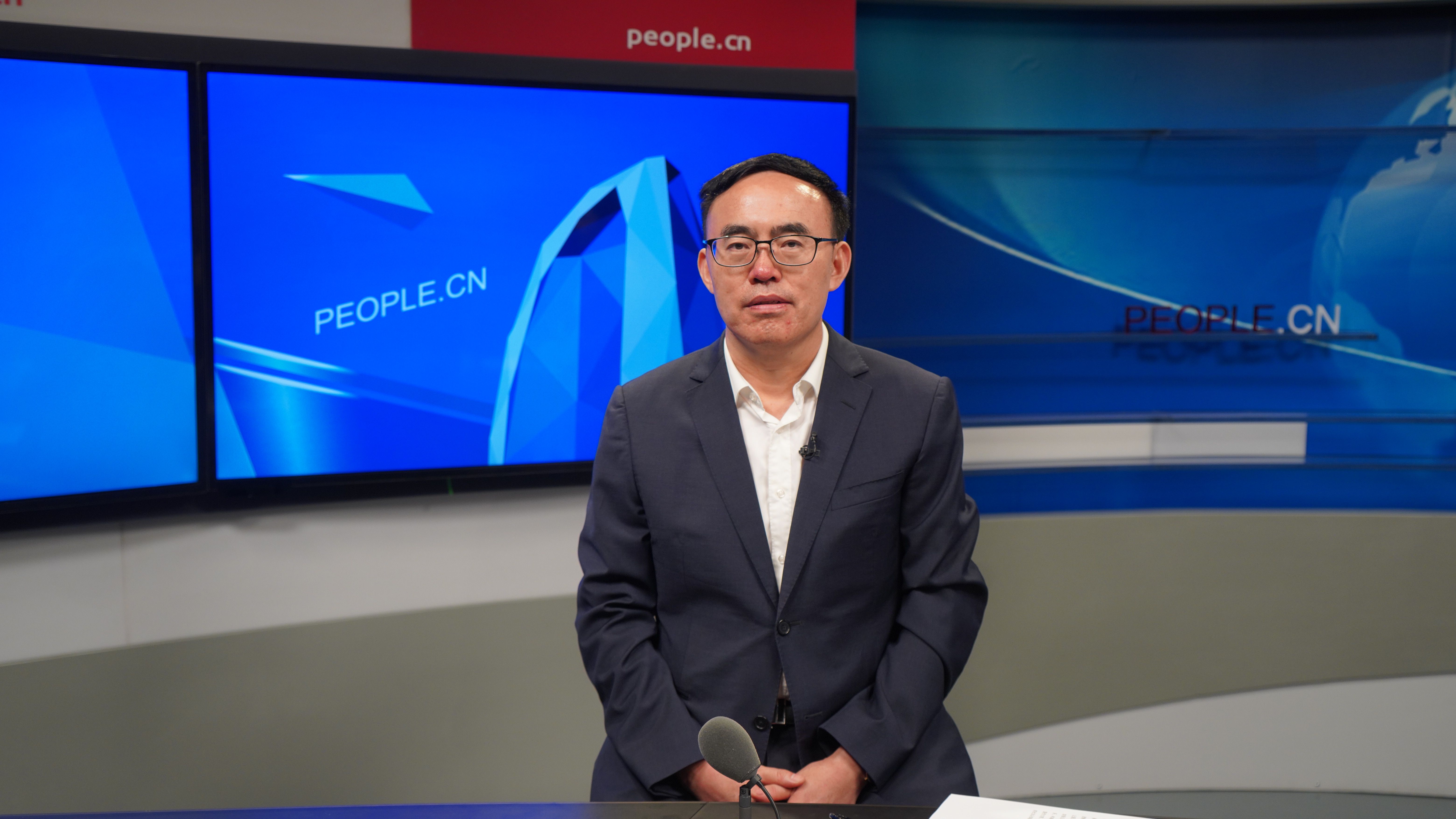 中國科學院院士、北京大學第六醫(yī)院院長陸林做客人民網。實習生趙晉杰攝