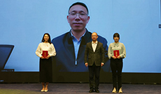 第七季丨人民網(wǎng)黨委書記、董事長、總裁葉蓁蓁與“平凡英雄”合影