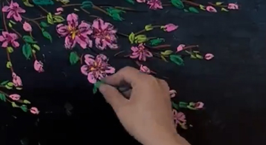 老師把春天畫在黑板上送給學(xué)生